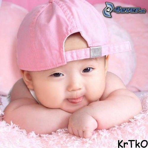 babätko, čiapka, posteľ, deka.jpg